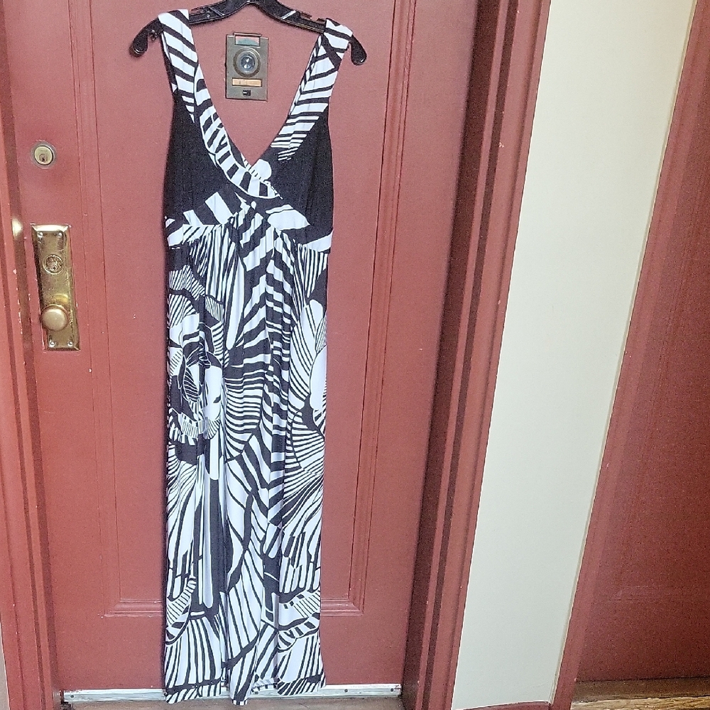 J-F-W Chic Monochrome Maxi Pull Over Black & White Broad Strap Dress Size 1X - Picture 1 of 8